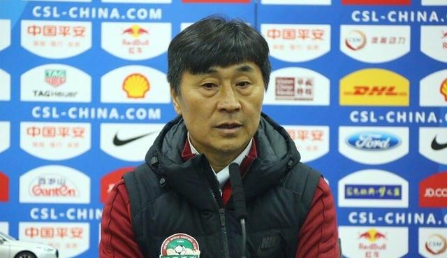 阳光炙烤着岩壁,热浪在空气中蔓延,宁夏戈壁将盛夏的氛围感拉满。