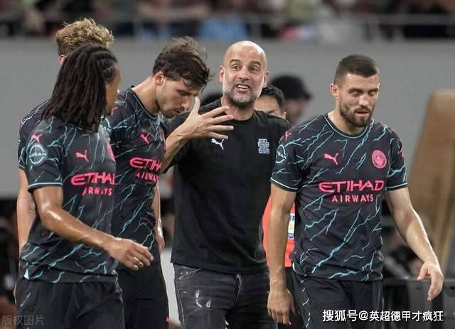 我们会看到波纹、看到不断碎裂的镜面。