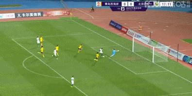 不仅有曾经的Beyond乐队的团员黄贯中、陈楚生、叶世荣在微博发文怀念他，所有曾经听过他的歌，被他的歌声所打动的歌迷 《泄密者》曝《谁伴我闯荡》MV 致敬Beyond乐队 2018-06-19 》MV，致敬乐坛经典Beyond，纯正港片组合经典港乐，勾起无数人内心的香港记忆。