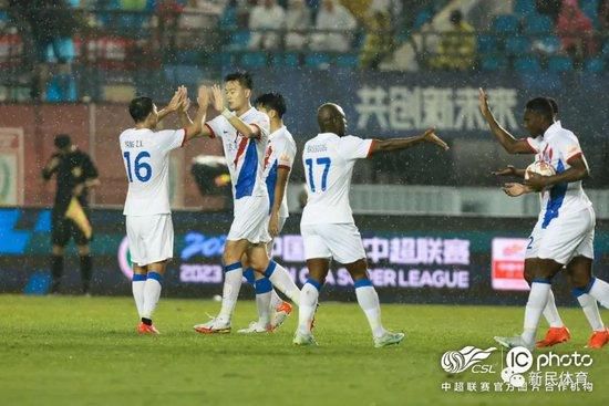 这些女性形象不仅为电影增添了一抹亮丽的色彩,更成为了现实生活中女性的榜样,激励着她们勇敢地面对生活的挑战,书写属于自己的精彩篇章。