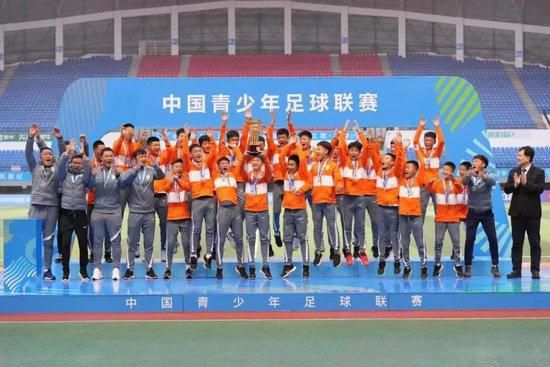 电影《满汉全席》剧照话说大厨因妻子离别疯疯癫癫的情节，甚似《笑傲江湖》中仪琳父母的过往，不戒和尚与哑婆婆的离奇情缘，江湖儿女，至情至性，爱恨都干脆。