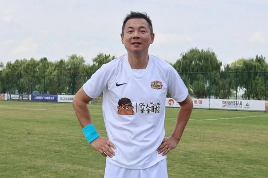 本·阿弗莱克、洛佩兹离婚后重聚2025-10-09 提离婚后首现身!