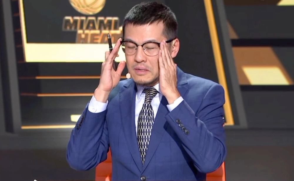 LadyGaGa新戏杀青后现身 顶鸡窝头穿热裤买咖啡 2021-05-18 当地时间5月17日,美国马里布,Lady Gaga现身街头。
