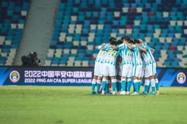 《碟中谍2》中，特工的智能眼镜已经可以实时播放查看拍到的视频内容。