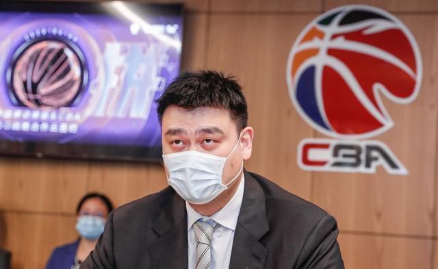 影片将浪漫爱情与命运设定巧妙结合,探讨了在有限时间内如何勇敢去爱的主题。