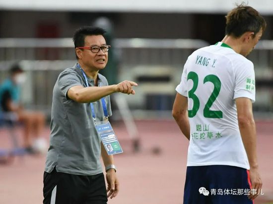 海报上阿汤哥身穿盔甲，头部流血满脸污泥，无一不显示着 汤姆·克鲁斯：百变星君阿汤哥 不老银幕万人迷 2013-07-03 汤姆·克鲁斯，巨蟹男，身高170cm，被美国人称为“拥有招牌式的美国微笑”。