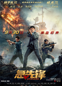 凯奇左拥性感梦露、右抱娇妻 2024-07-09 当地时间7月8日，美国洛杉矶，R级恐怖惊悚片《长腿怪》举行首映式，导演奥斯古德·帕金斯、主演“尖叫女王”麦卡·梦露、尼古拉斯·凯奇等亮相。