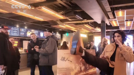 《银河补习班》单日票房首次破亿，累计票房轻松达4.27亿，蝉联日票房榜冠军位置。