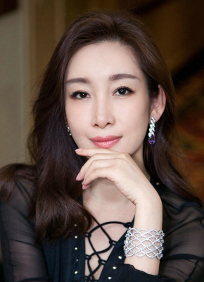 2013维密秀上演波涛汹涌 坎蒂丝穿天价内衣亮相 2013-11-14 当地时间11月13日，纽约，2013维多利亚的秘密品牌内衣秀举行。